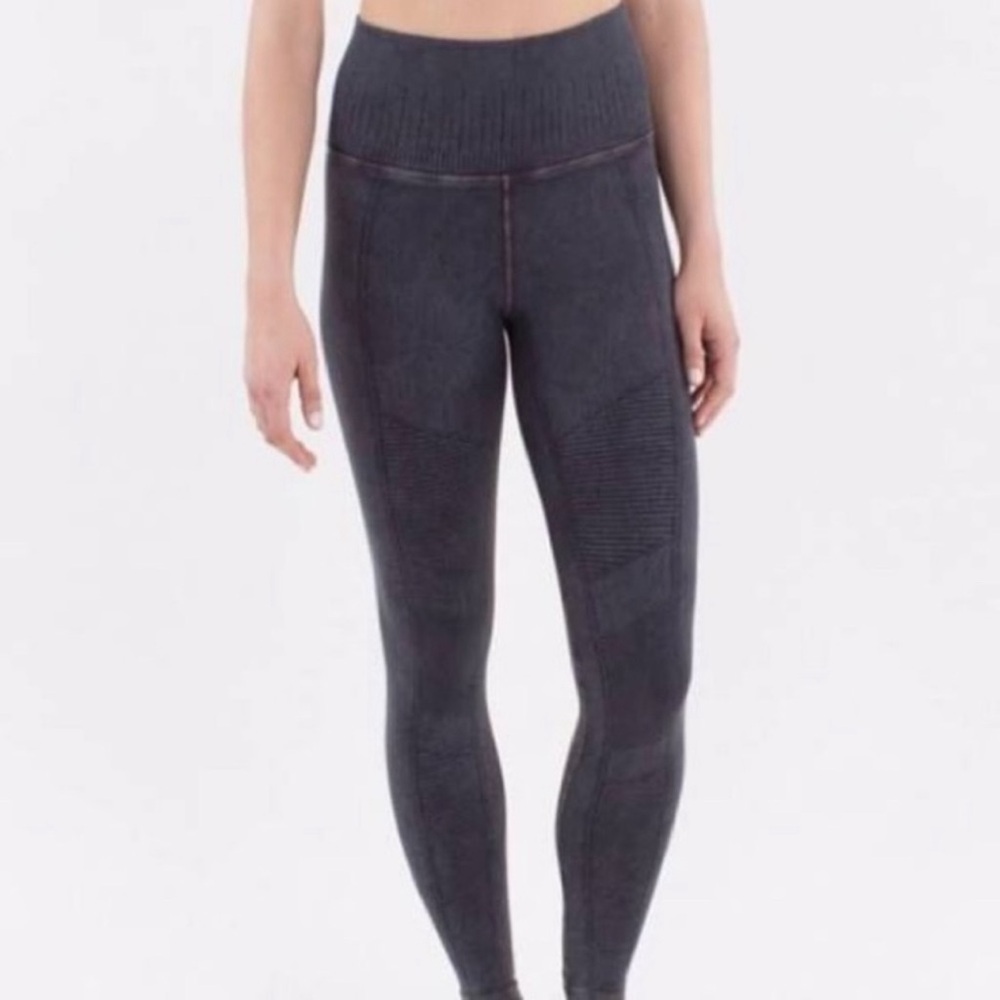AVOCADO LOS ANGELES AVOMUSE FIRE HIGH WAISTED MOTO LEGGING - SIZE MEDIUM